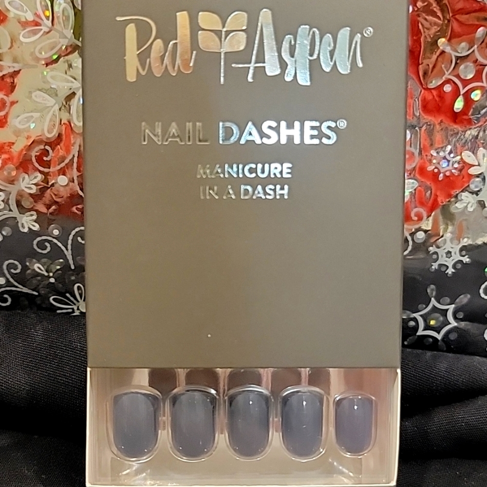 Red Aspen Nail Dashes 💅